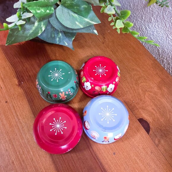 Christmas Candles Set of 4 with Cinnamon Scent and Christmas Designs - New - Picture 3 of 3